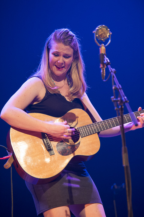Della Mae @ De Roma, picture 13, photographed by Steven Stausens - FrontView Magazine