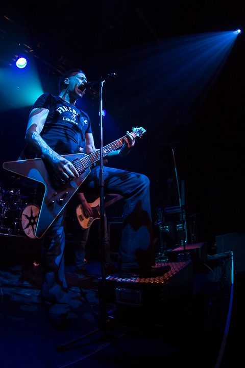 Mustasch @ 013, picture 19, photographed by Dorien Goetschalckx - FrontView Magazine