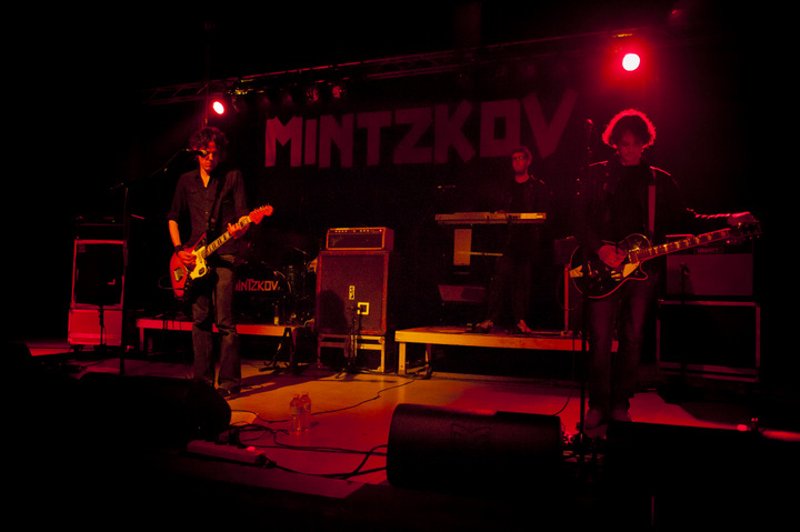 Mintzkov @ vredesfeesten Ieper Perron, picture 1, photographed by Devid Camerlynck - FrontView Magazine