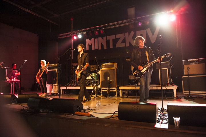 Mintzkov @ vredesfeesten Ieper Perron, picture 6, photographed by Devid Camerlynck - FrontView Magazine