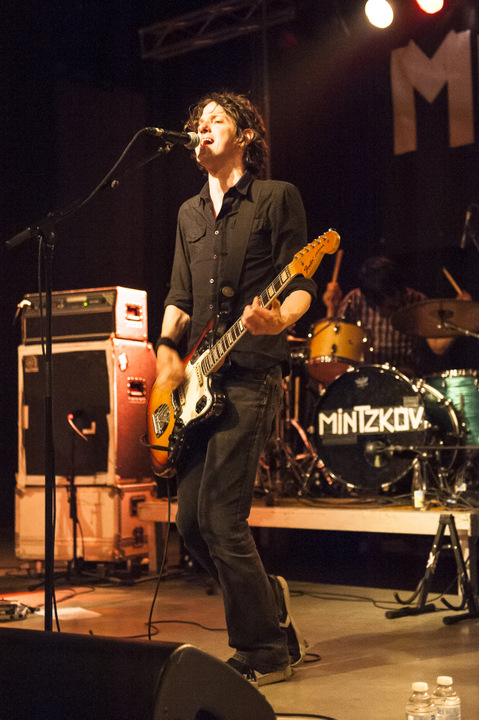 Mintzkov @ vredesfeesten Ieper Perron, picture 12, photographed by Devid Camerlynck - FrontView Magazine