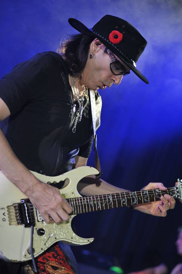 STeve Vai Markant XL, picture 7, photographed by Gunther Moens - FrontView Magazine