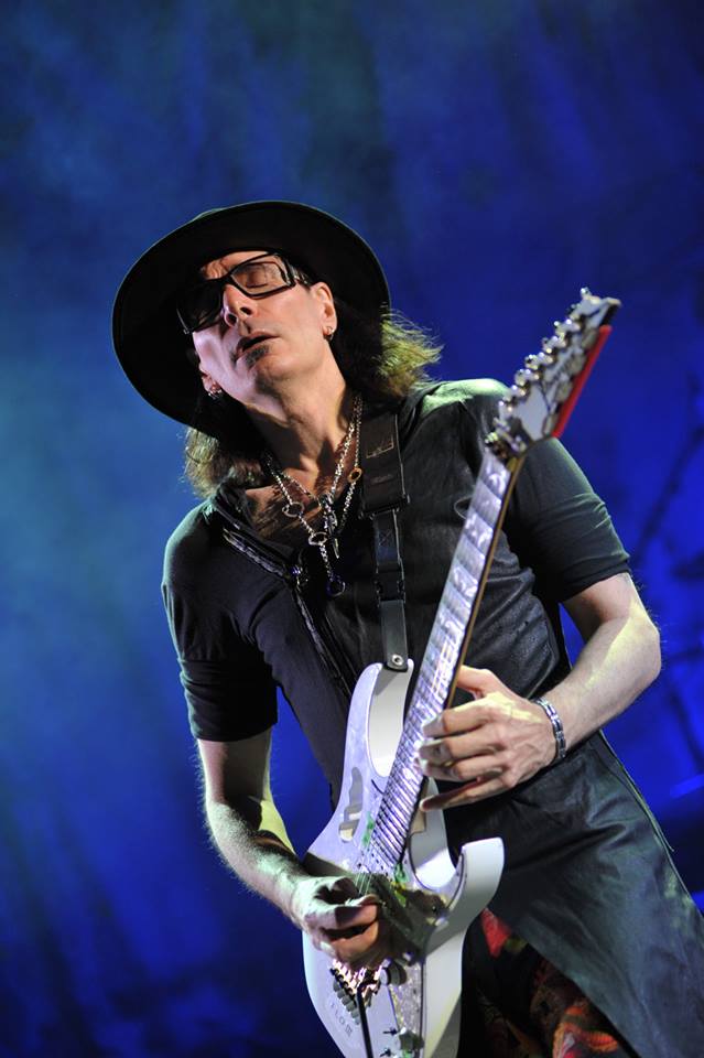 STeve Vai Markant XL, picture 15, photographed by Gunther Moens - FrontView Magazine
