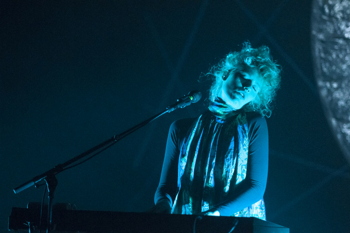 SX @ vredesfeesten Ieper Perron, picture 12, photographed by Devid Camerlynck - FrontView Magazine