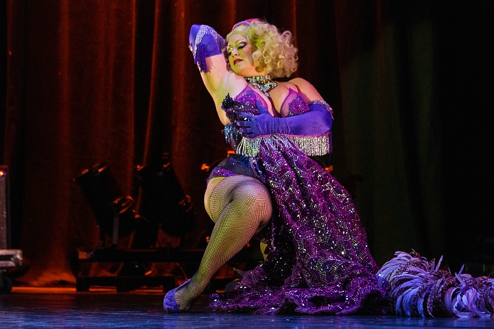 Cabaret New Burlesque @ De Roma, picture 13, photographed by Edwin Houdevelt - FrontView Magazine