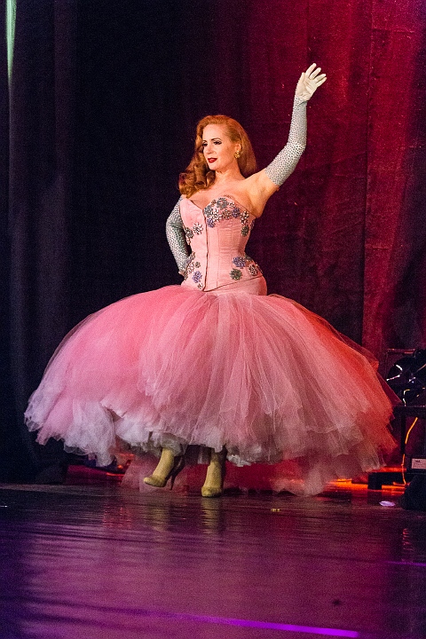 Cabaret New Burlesque @ De Roma, picture 23, photographed by Edwin Houdevelt - FrontView Magazine