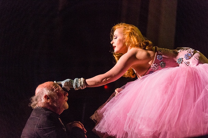 Cabaret New Burlesque @ De Roma, picture 31, photographed by Edwin Houdevelt - FrontView Magazine