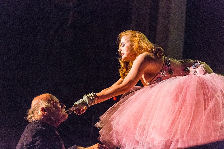 Cabaret New Burlesque @ De Roma, picture 32, photographed by Edwin Houdevelt - FrontView Magazine
