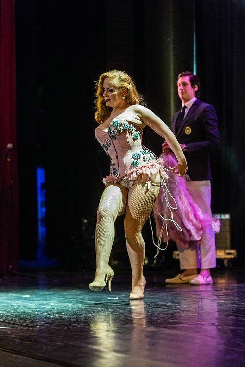 Cabaret New Burlesque @ De Roma, picture 34, photographed by Edwin Houdevelt - FrontView Magazine