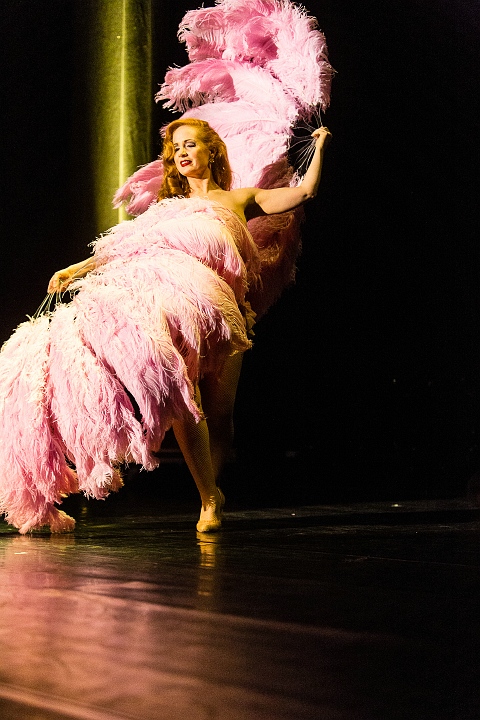 Cabaret New Burlesque @ De Roma, picture 36, photographed by Edwin Houdevelt - FrontView Magazine