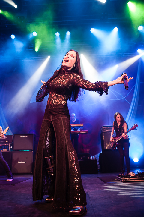 tarja @ Effenaar, picture 7, photographed by Dorien Goetschalckx - FrontView Magazine