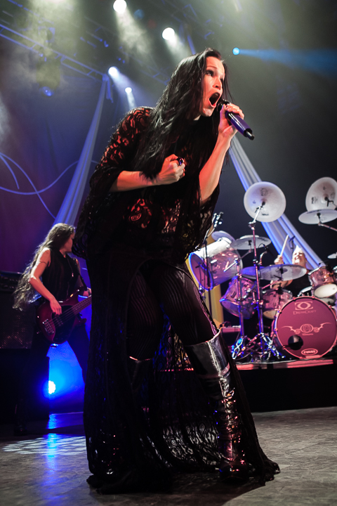 tarja @ Effenaar, picture 27, photographed by Dorien Goetschalckx - FrontView Magazine