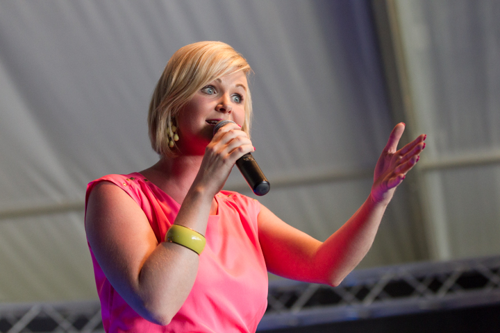 Eveline Cannoot @ Wortegemsen Feesten, picture 2, photographed by Guy Danneels - FrontView Magazine