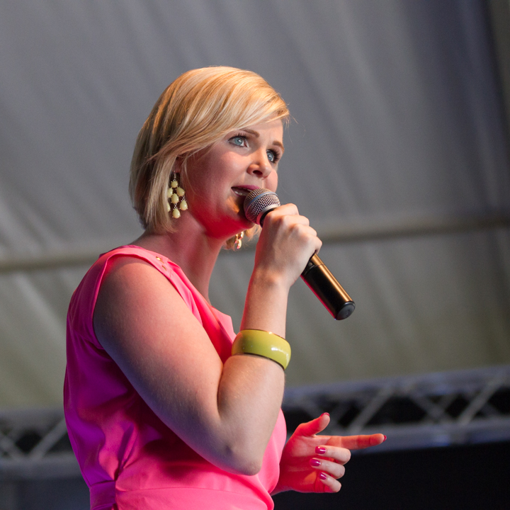 Eveline Cannoot @ Wortegemsen Feesten, picture 3, photographed by Guy Danneels - FrontView Magazine