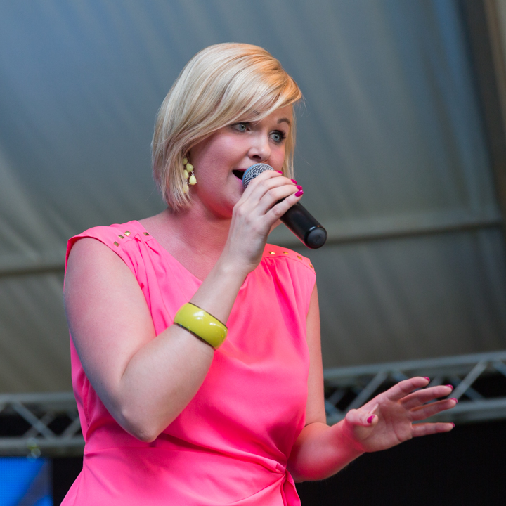 Eveline Cannoot @ Wortegemsen Feesten, picture 4, photographed by Guy Danneels - FrontView Magazine