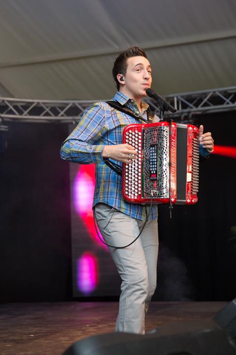 Matthias Lens @ Wortegemsen Feesten, picture 1, photographed by Guy Danneels - FrontView Magazine