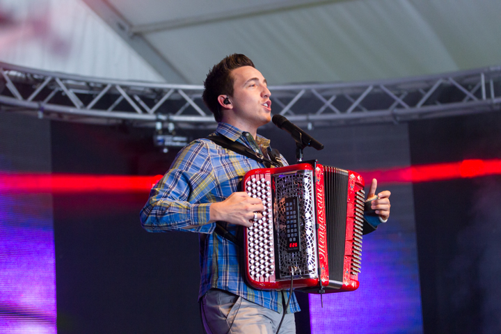 Matthias Lens @ Wortegemsen Feesten, picture 4, photographed by Guy Danneels - FrontView Magazine