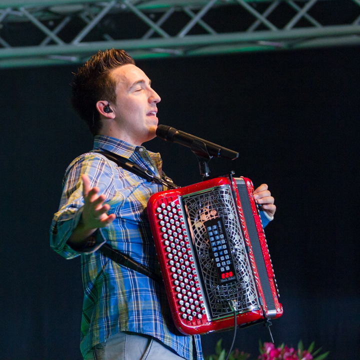 Matthias Lens @ Wortegemsen Feesten, picture 14, photographed by Guy Danneels - FrontView Magazine