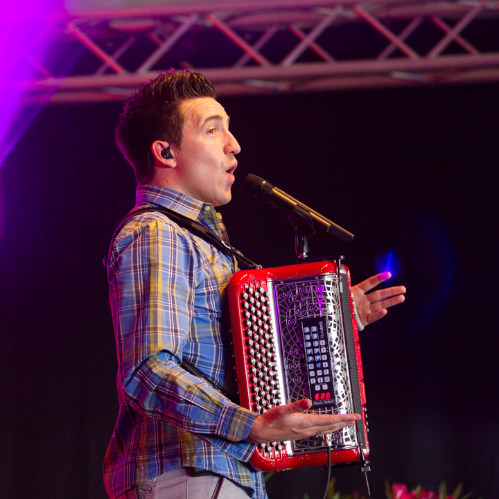 Matthias Lens @ Wortegemsen Feesten, picture 19, photographed by Guy Danneels - FrontView Magazine