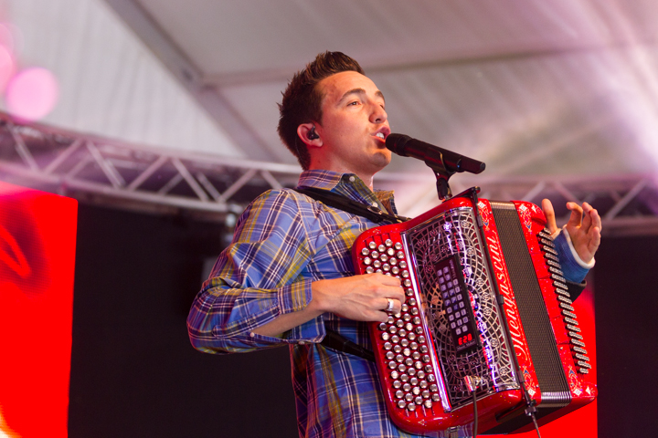 Matthias Lens @ Wortegemsen Feesten, picture 20, photographed by Guy Danneels - FrontView Magazine