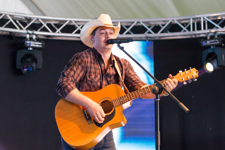 Robby Longo @ Wortegemsen Feesten, picture 1, photographed by Guy Danneels - FrontView Magazine