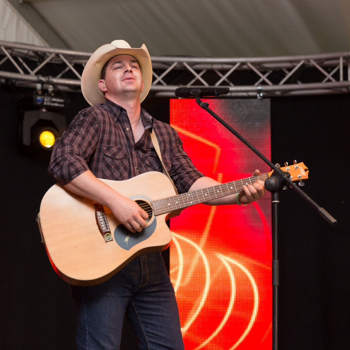 Robby Longo @ Wortegemsen Feesten, picture 4, photographed by Guy Danneels - FrontView Magazine