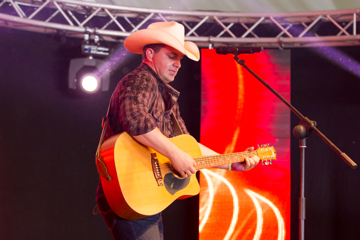 Robby Longo @ Wortegemsen Feesten, picture 5, photographed by Guy Danneels - FrontView Magazine