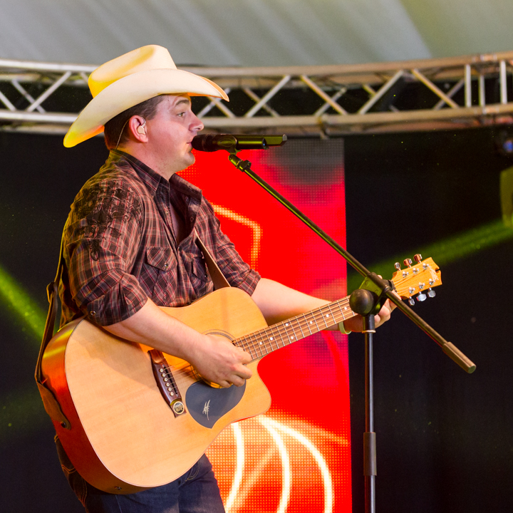 Robby Longo @ Wortegemsen Feesten, picture 7, photographed by Guy Danneels - FrontView Magazine