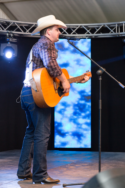Robby Longo @ Wortegemsen Feesten, picture 12, photographed by Guy Danneels - FrontView Magazine