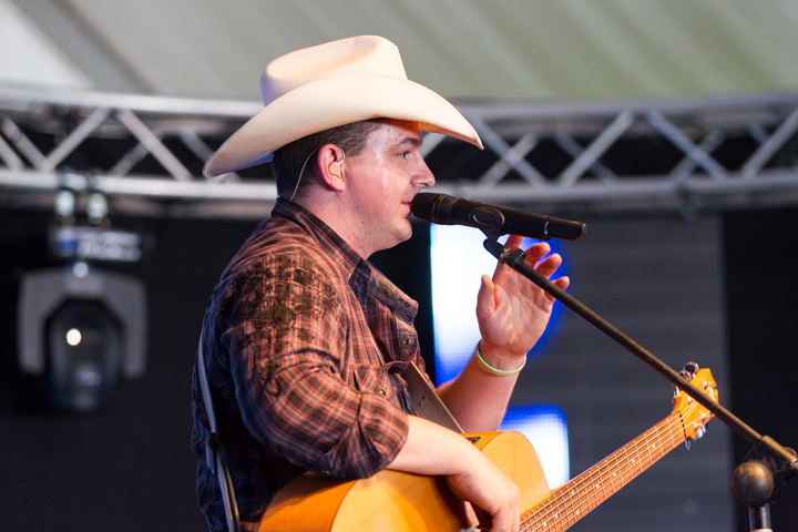 Robby Longo @ Wortegemsen Feesten, picture 14, photographed by Guy Danneels - FrontView Magazine