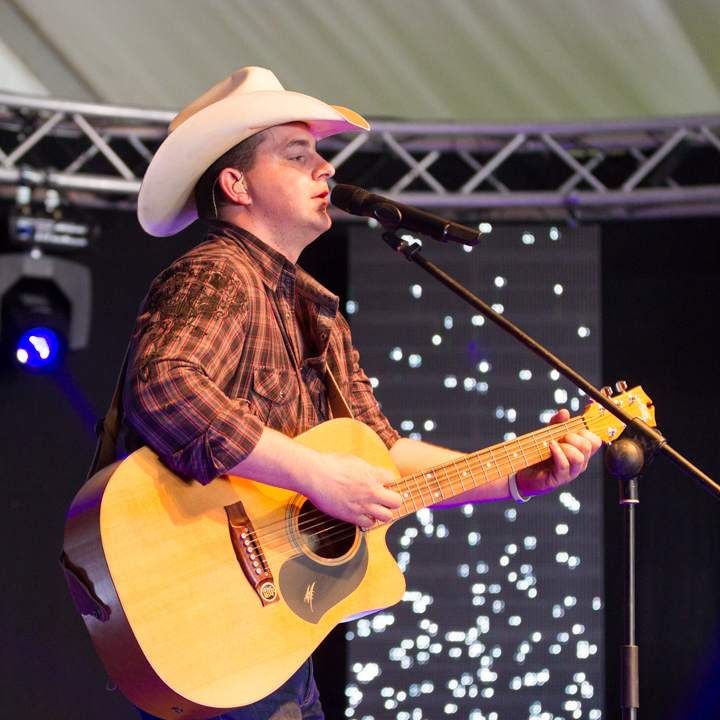 Robby Longo @ Wortegemsen Feesten, picture 20, photographed by Guy Danneels - FrontView Magazine