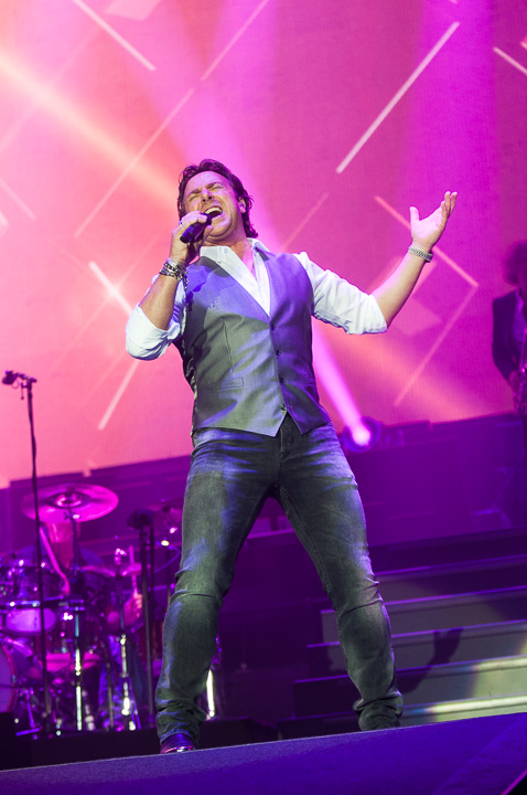 Marco Borsato - Duizend Spiegels Tour @ Sportpaleis Antwerpen, picture 6, photographed by Dimitri Vanlommel - FrontView Magazine