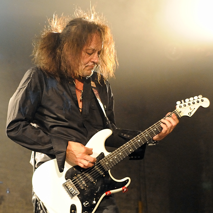 Jake E Lee's Red Dragon Cartel @ Maastricht, picture 3, photographed by Paul Nouwen - FrontView Magazine