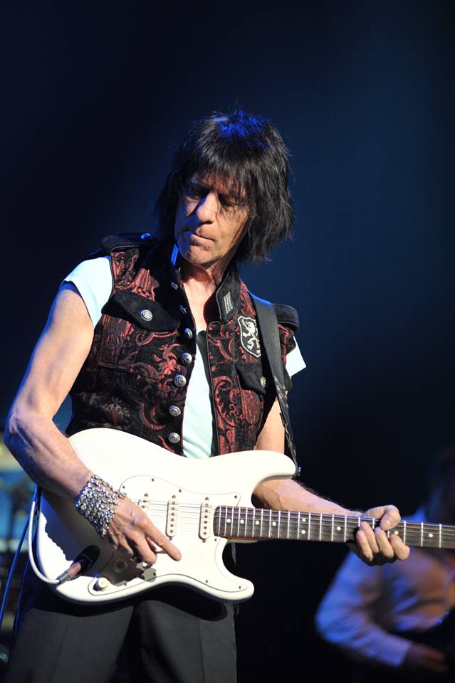 Jeff Beck Ancienne Belgique, picture 5, photographed by Gunther Moens - FrontView Magazine