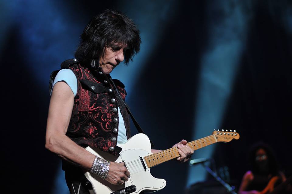Jeff Beck Ancienne Belgique, picture 6, photographed by Gunther Moens - FrontView Magazine
