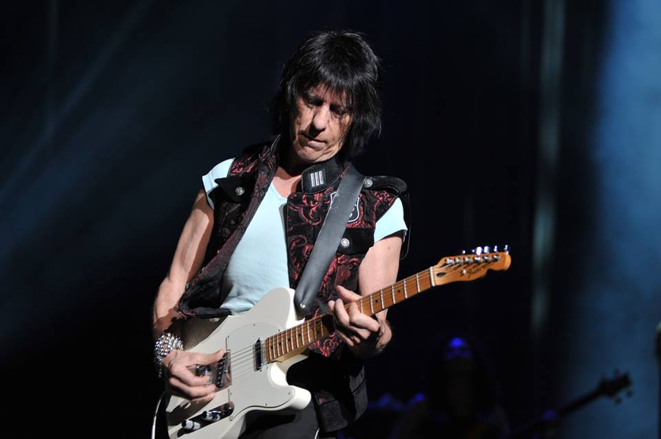 Jeff Beck Ancienne Belgique, picture 16, photographed by Gunther Moens - FrontView Magazine