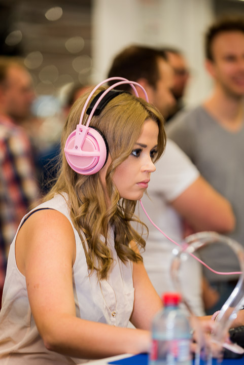 Camille Van Brabander : Counter-Strike Condition Zero Shootout at Media Markt Gent, picture 2, photographed by Jonas Wallecan - FrontView Magazine