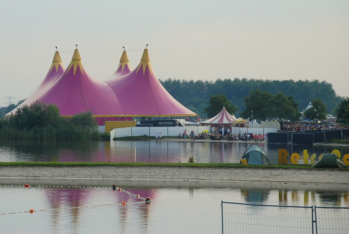 Simple Minds @ Retropop 2014, picture 1, photographed by Peter Minnebo - FrontView Magazine
