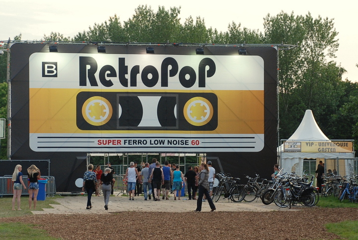 Simple Minds @ Retropop 2014, picture 3, photographed by Peter Minnebo - FrontView Magazine