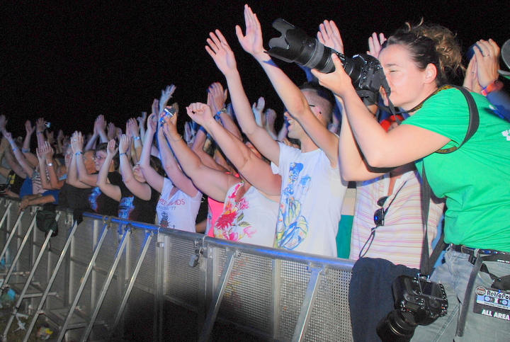 Simple Minds @ Retropop 2014, picture 5, photographed by Peter Minnebo - FrontView Magazine