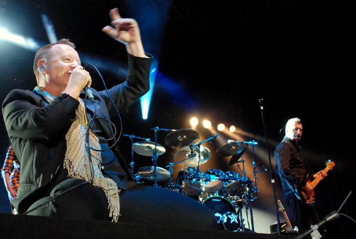 Simple Minds @ Retropop 2014, picture 7, photographed by Peter Minnebo - FrontView Magazine