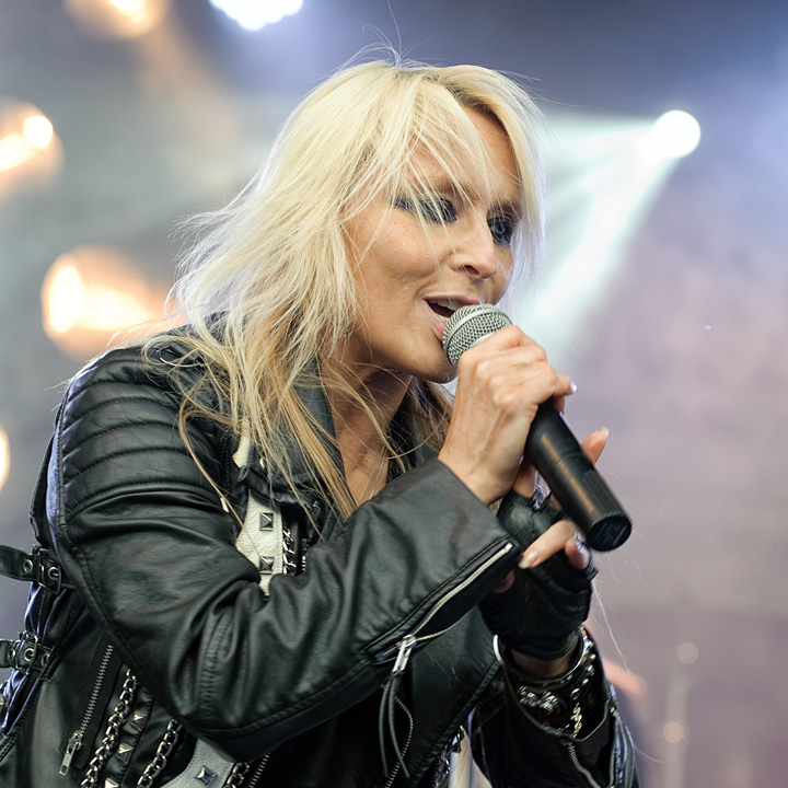 Doro @ Loaf Festival - Eupen, picture 16, photographed by Paul Nouwen - FrontView Magazine