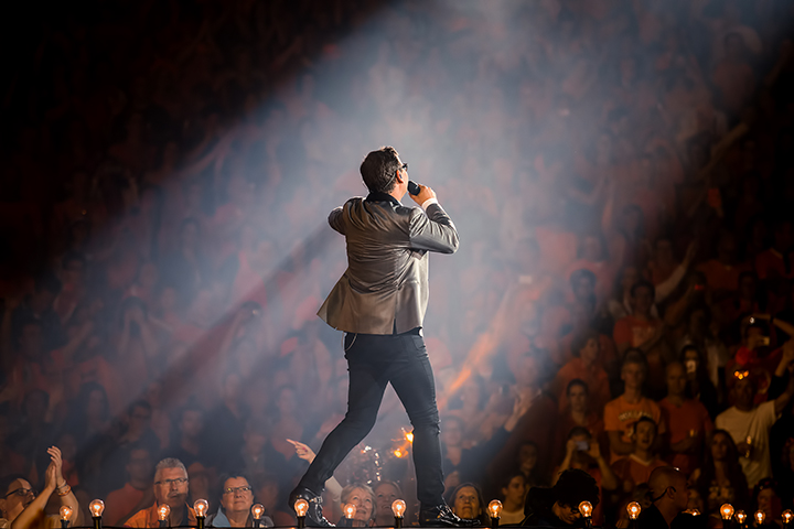 Guus Meeuwis - Groots met een zachte G @ Philips Stadion Eindhoven, foto 35, foto's door Elke Briers - FrontView Magazine