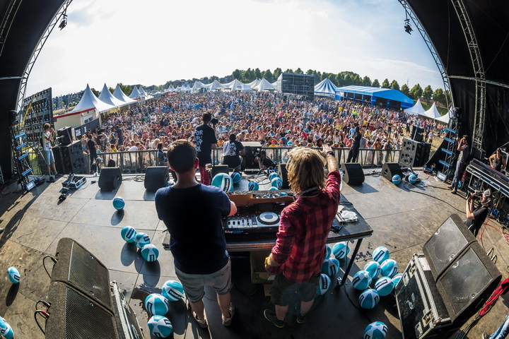 Vestrock 2014 dag 1 bands @ Hulst, foto 17, foto's door sven dullaert - FrontView Magazine