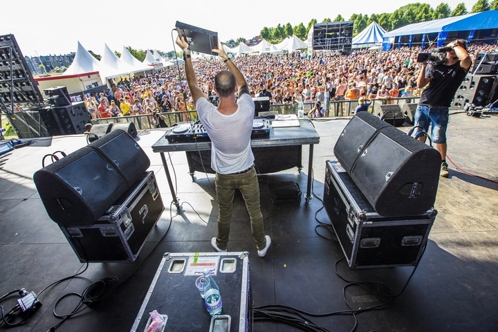 Vestrock 2014 dag 1 bands @ Hulst, foto 59, foto's door sven dullaert - FrontView Magazine
