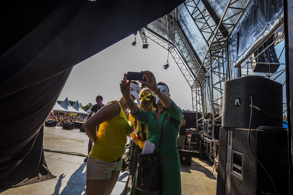 Vestrock 2014 sfeer @ Hulst, picture 7, photographed by sven dullaert - FrontView Magazine