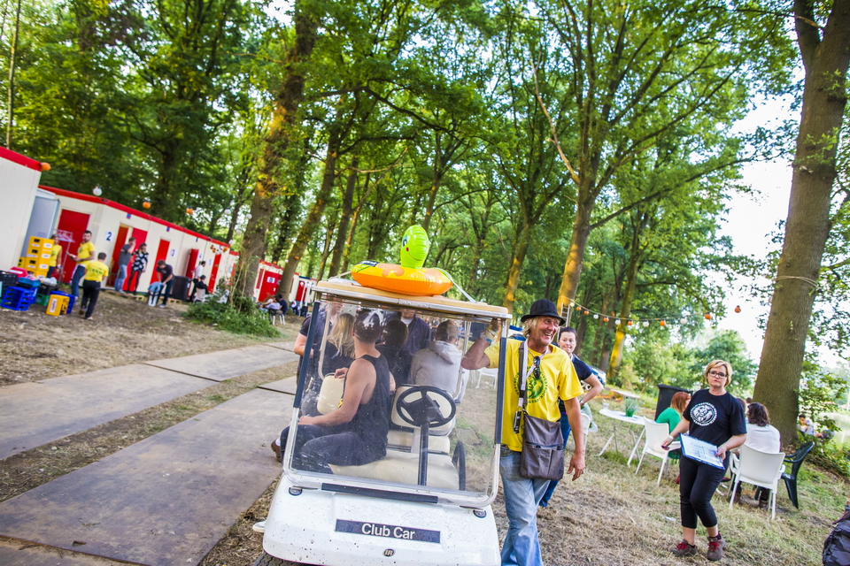 Vestrock 2014 sfeer @ Hulst, picture 22, photographed by sven dullaert - FrontView Magazine