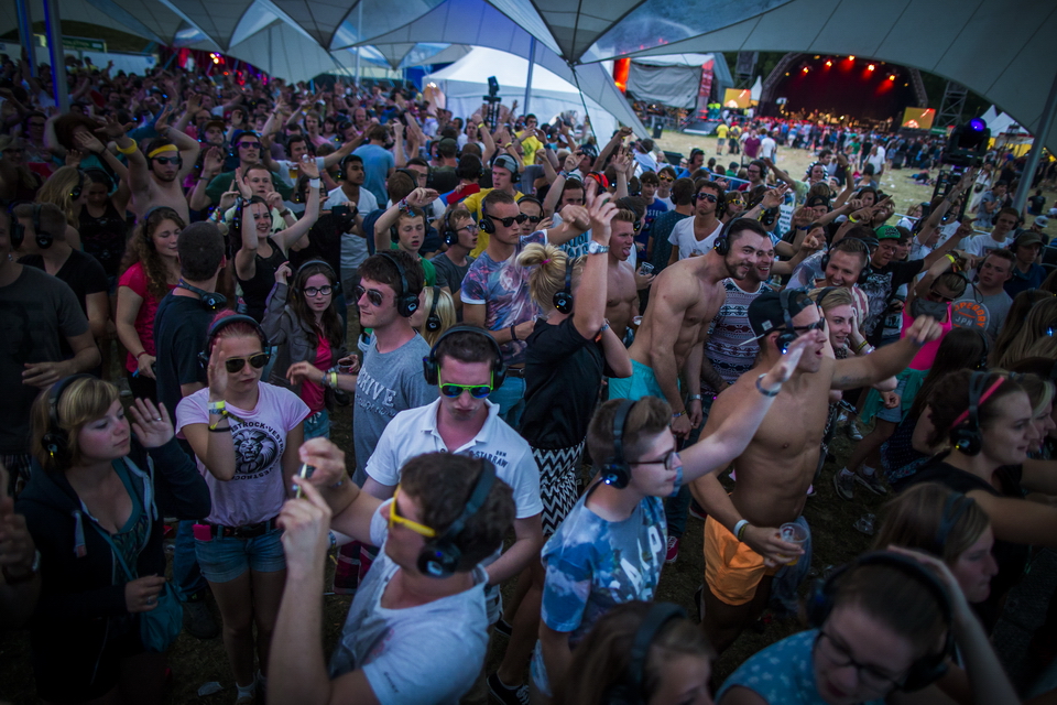 Vestrock 2014 sfeer @ Hulst, picture 30, photographed by sven dullaert - FrontView Magazine