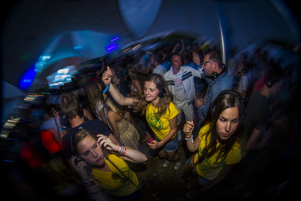 Vestrock 2014 sfeer @ Hulst, picture 38, photographed by sven dullaert - FrontView Magazine