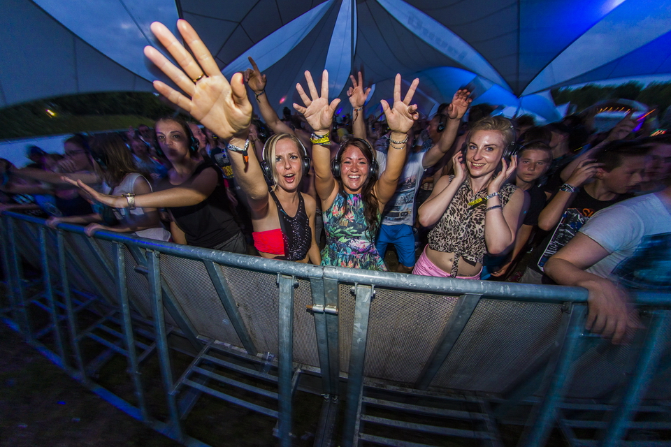 Vestrock 2014 sfeer @ Hulst, picture 40, photographed by sven dullaert - FrontView Magazine